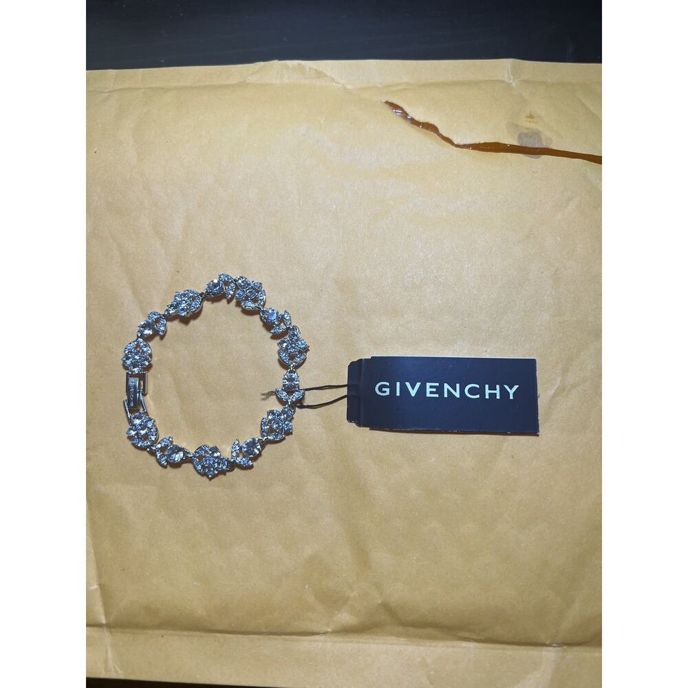 Givenchy - Picture 6 of 11